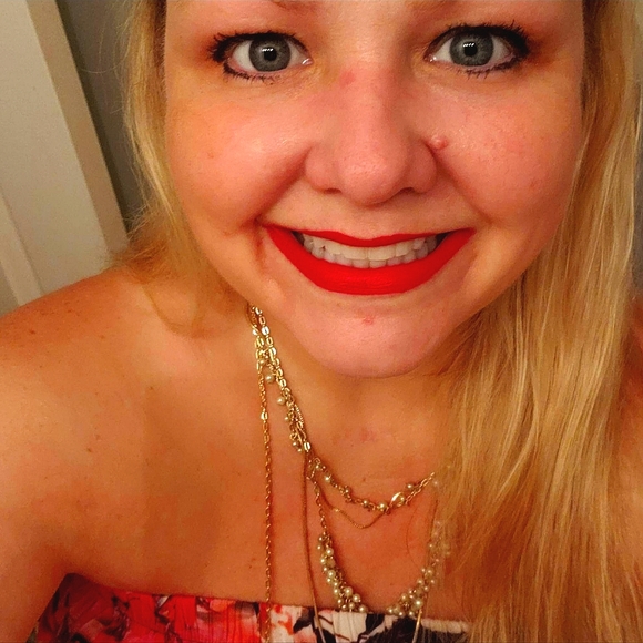 Meet your Posher, Gina - Picture 2 of 7